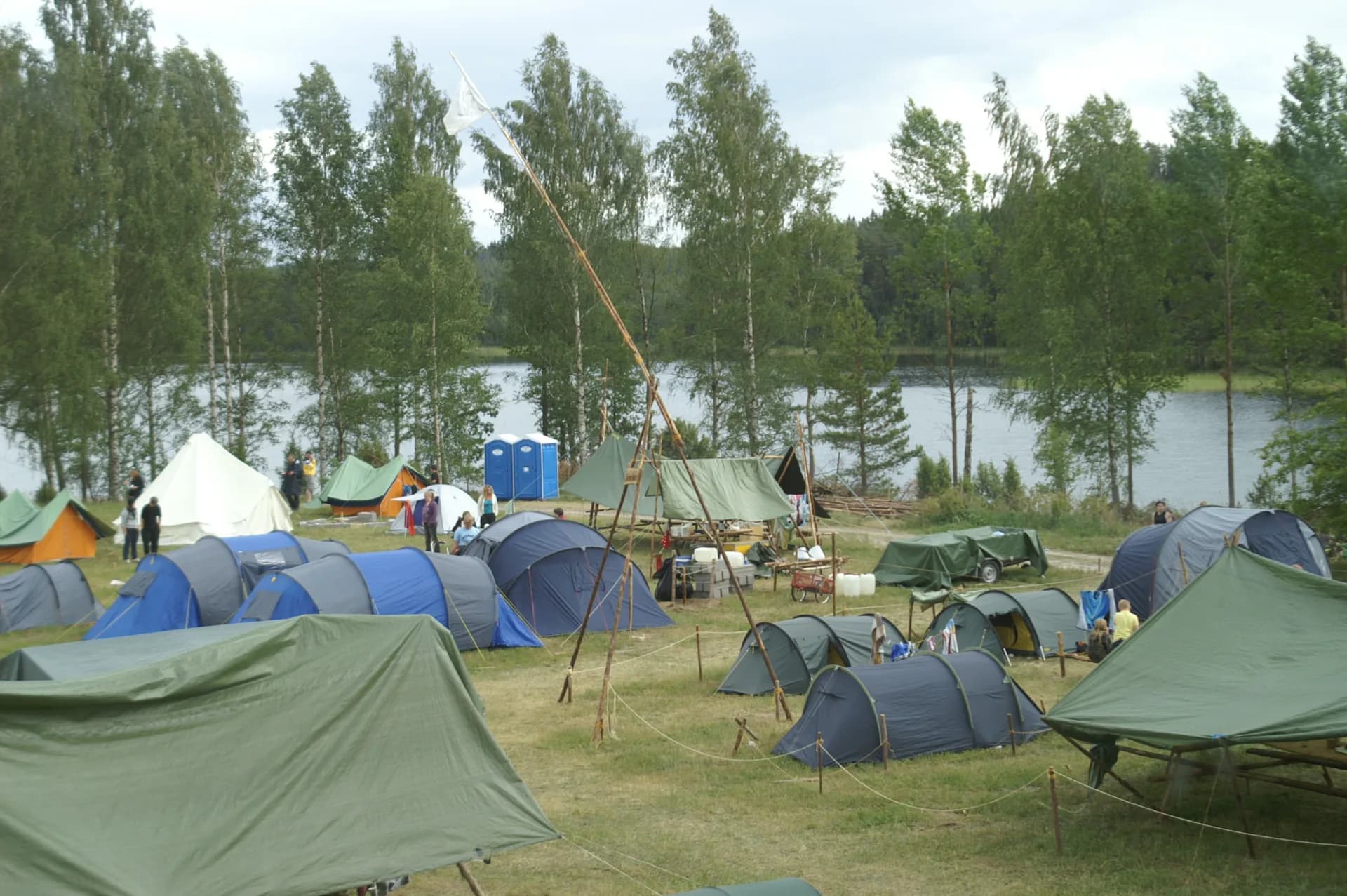 Campamento preparado para recibir grupos